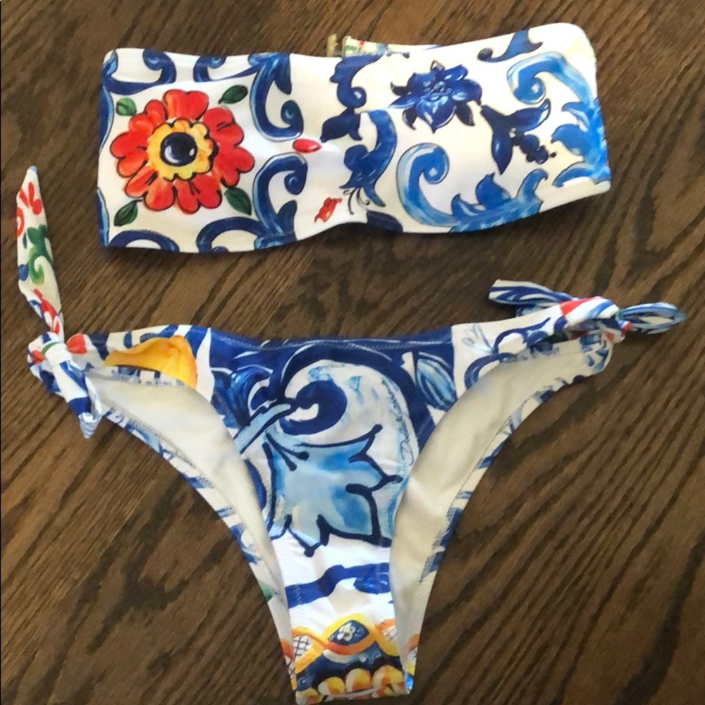 Bikini - Picture 2 of 4